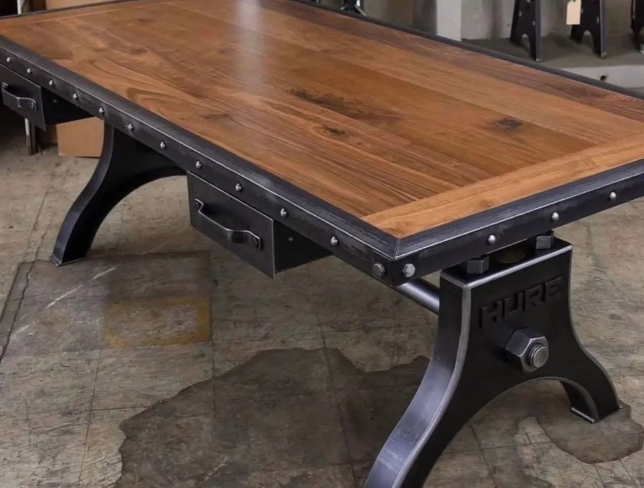 Mueble industrial a medida en hierro y madera